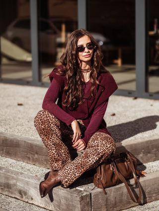 Dobré ráno, milé naše! ☀️🤍 Ktorý outfit sa vám na našej Nikolke páči najviac? 👗✨ Áno, vieme – čokoľvek si oblečie, vyzerá...